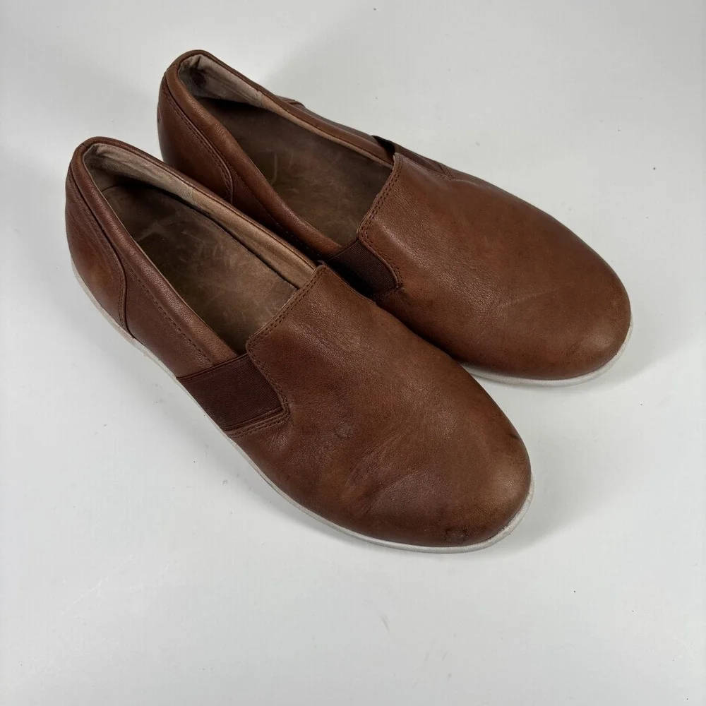 Vionic Magnolia Gianna Women's US 7.5 Tan Leather Comfort Slip-On Flat Loafers